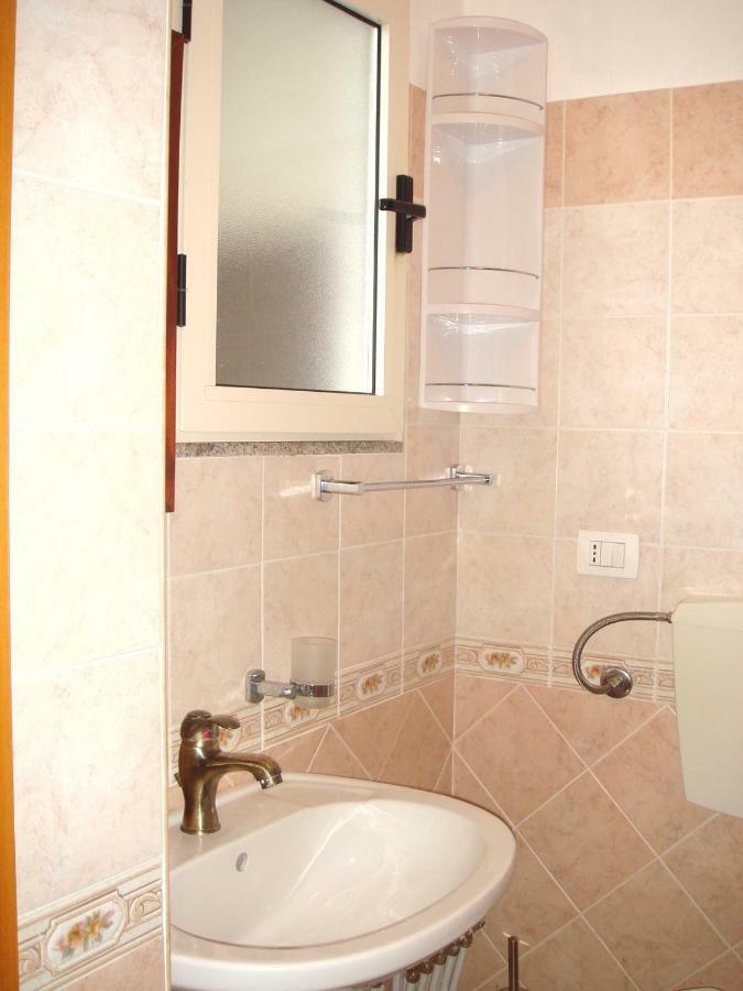 Apartamento Monolocale Loredana Tergu Exterior foto