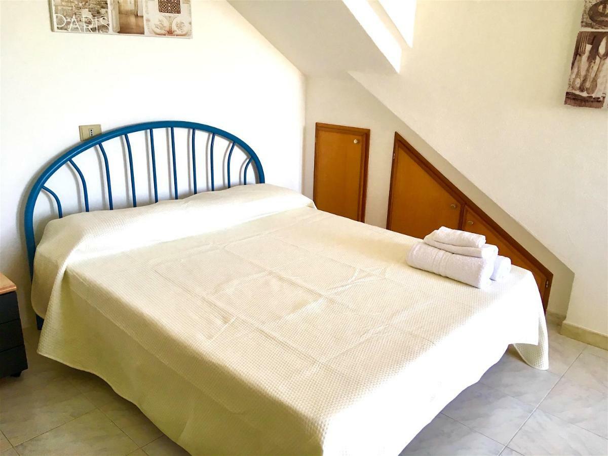 Apartamento Monolocale Loredana Tergu Exterior foto